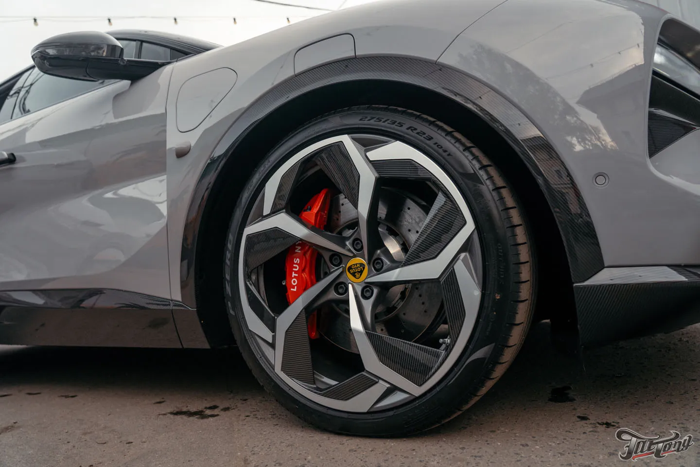 Обзор нового электрокроссовера Lotus Eletre R+, окрас бамперов и оклейка полиуретаном